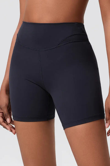Women’s High-Waisted Pocket Sports Shorts Pants Black close-up on the left front