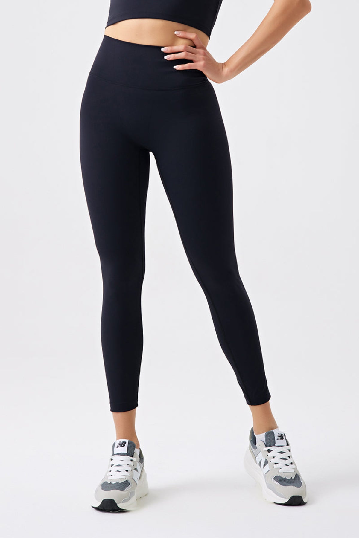 Eco-Friendly Classic High-Waisted 7/8 Workout Leggings Black close-up from the front