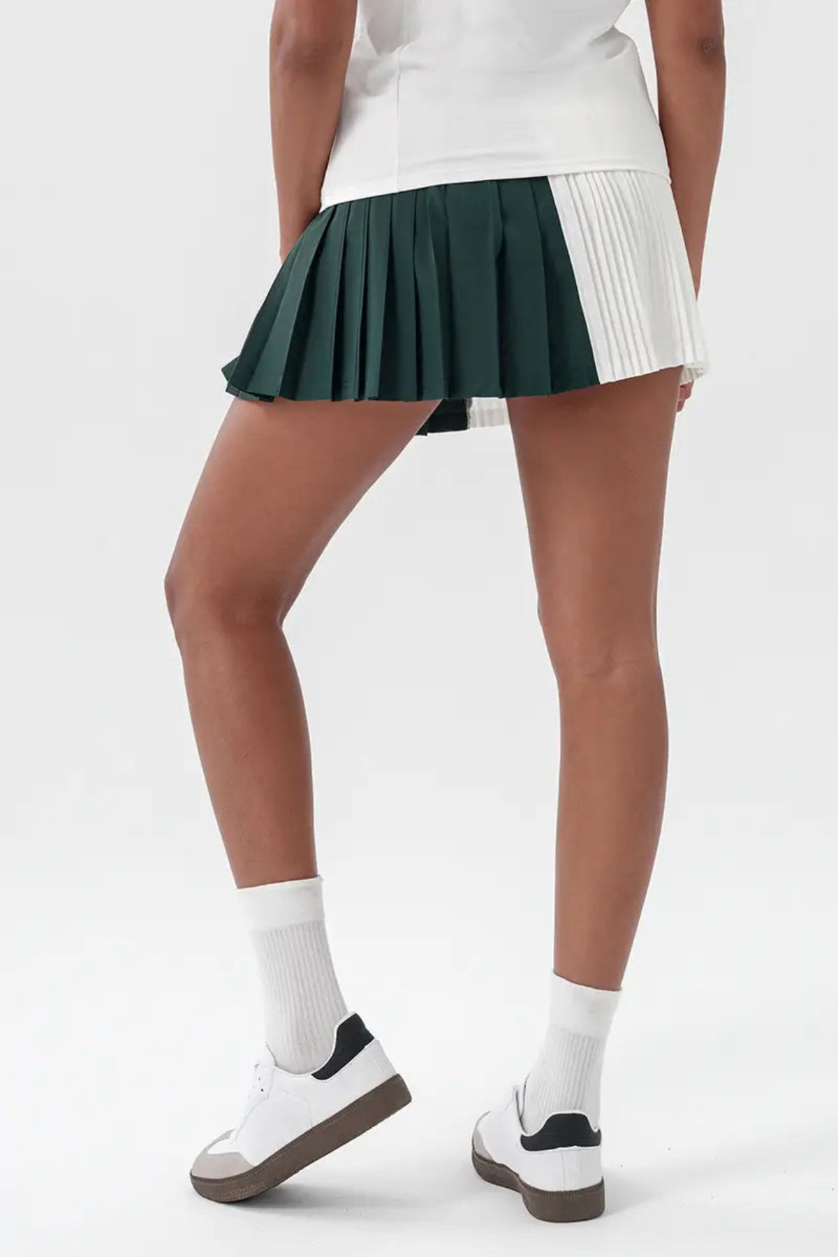 Colorblock Double-Layer Women’s Tennis Skirt with Pockets Dark Olive Green close-up on the left back